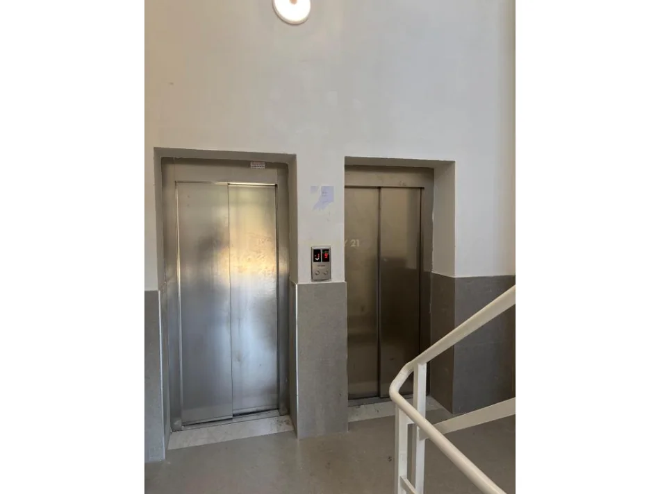 Tirane, jepet me qera apartament 1+1 Kati 2, 75 m² 650 € (xhamlliku)