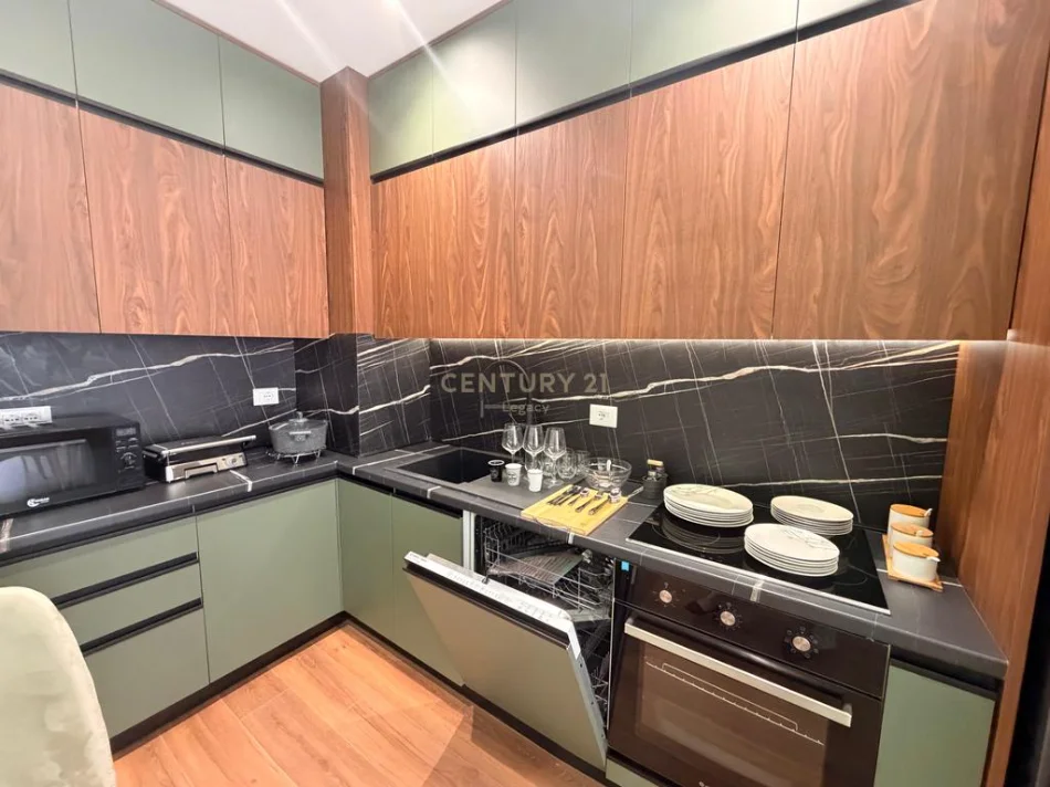 Tirane, jepet me qera apartament 1+1 Kati 2, 75 m² 650 € (xhamlliku)