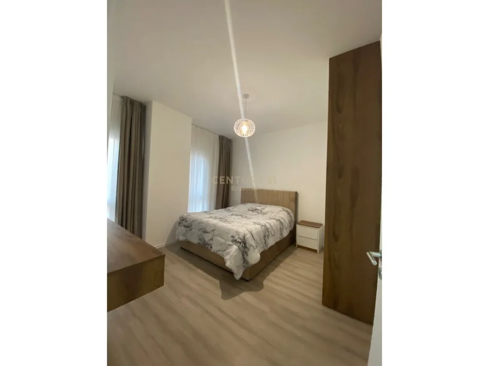 Tirane, jepet me qera 2+1 Kati 4, 76 m² 1.000 € (zogu zi)