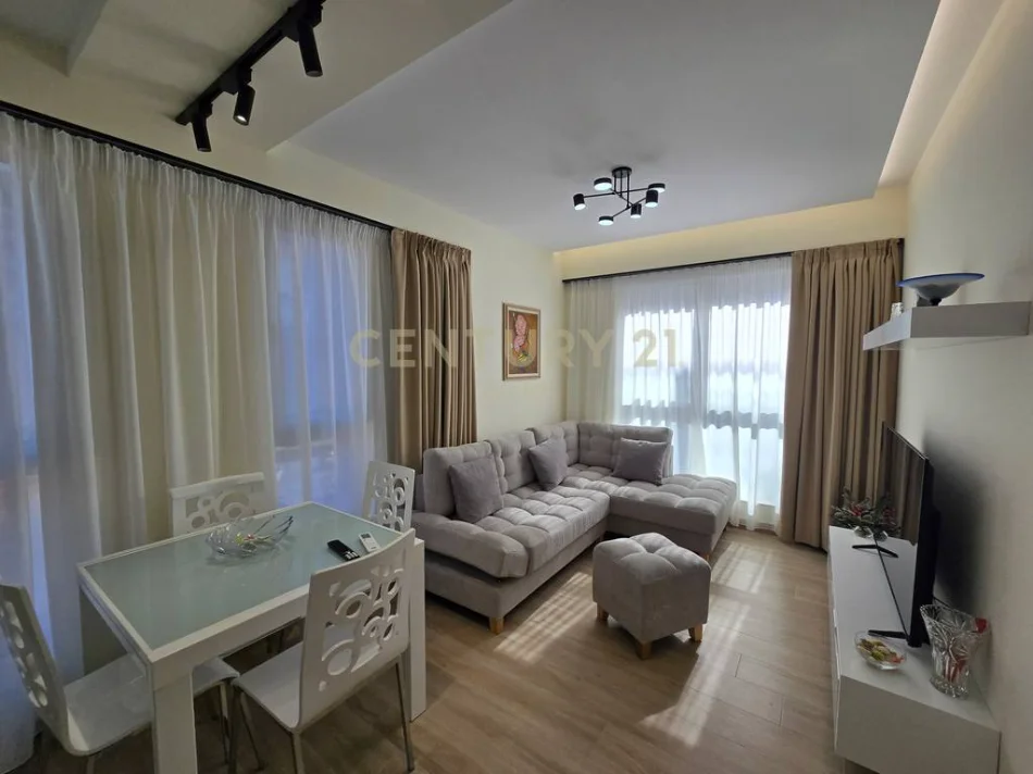Tirane, jepet me qera apartament 1+1+Ballkon Kati 3, 60 m² 700 € (tek hotel mondial)