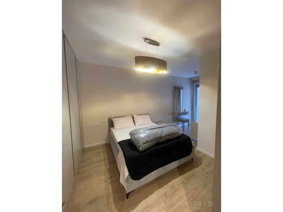 Tirane, jepet me qera apartament 1+1+Ballkon Kati 7, 69 m² 600 € (materniteti i ri)