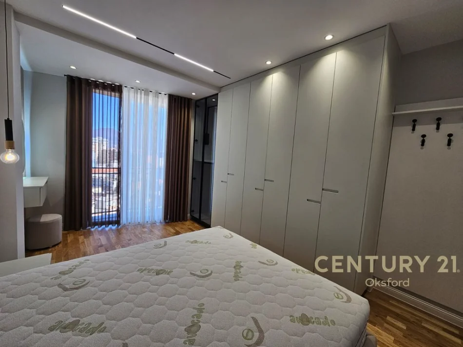 Tirane, shitet apartament 2+1+Ballkon Kati 9, 310.000 € (mine peza)