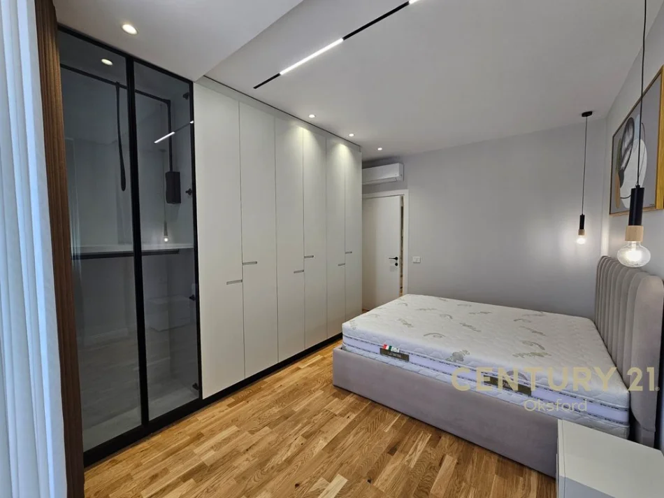 Tirane, shitet apartament 2+1+Ballkon Kati 9, 310.000 € (mine peza)