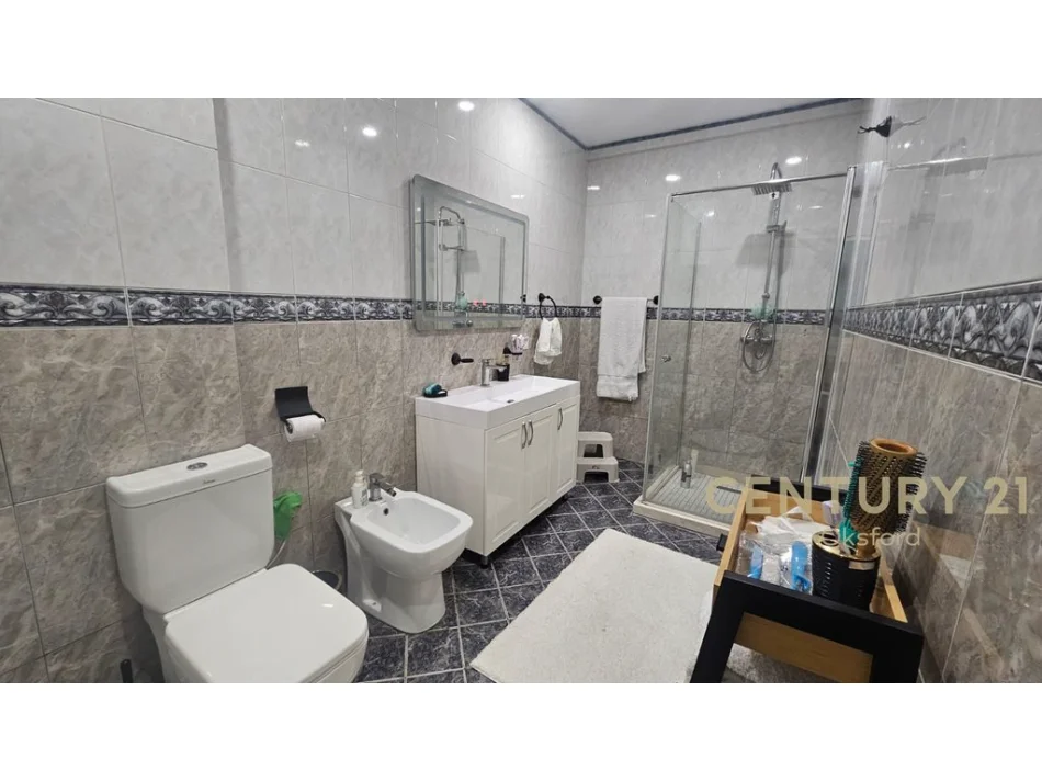 Tirane, jepet me qera apartament 2+1 Kati 3, 102 m² 750 € (rruga e barrikadave)