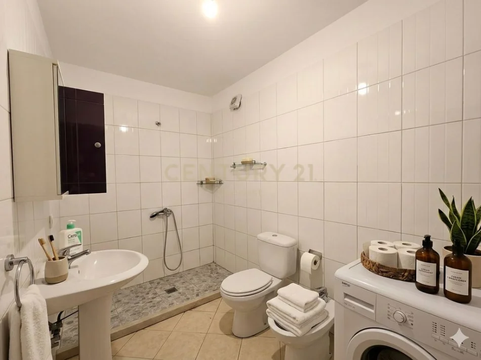 Tirane, shitet apartament 2+1 Kati 4, 104 m² 140.000 € (Yzberisht)