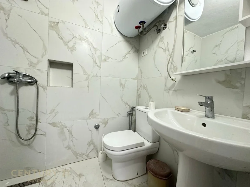 Tirane, jepet me qera apartament 1+1 Kati 5, 69 m² 600 € (myslym shyri)