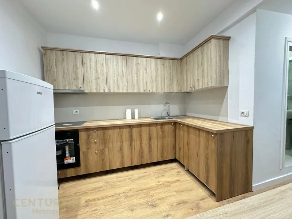 Tirane, jepet me qera apartament 1+1 Kati 5, 69 m² 600 € (myslym shyri)