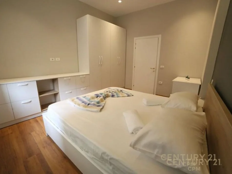 Tirane, jepet me qera apartament 2+1 Kati 2, 78 m² 1.000 € (blloku)