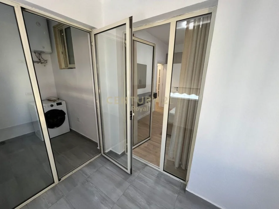 Tirane, jepet me qera apartament 2+1+Ballkon Kati 4, 120 m² 1.200 € (zogu zi)