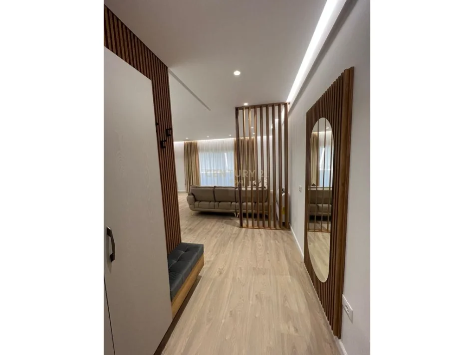 Tirane, jepet me qera apartament 2+1+Ballkon Kati 4, 120 m² 1.200 € (zogu zi)