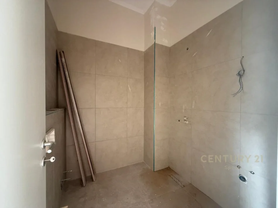 Tirane, shitet apartament 2+1+Ballkon Kati 1, 106 m² 127.200 € (fresk)