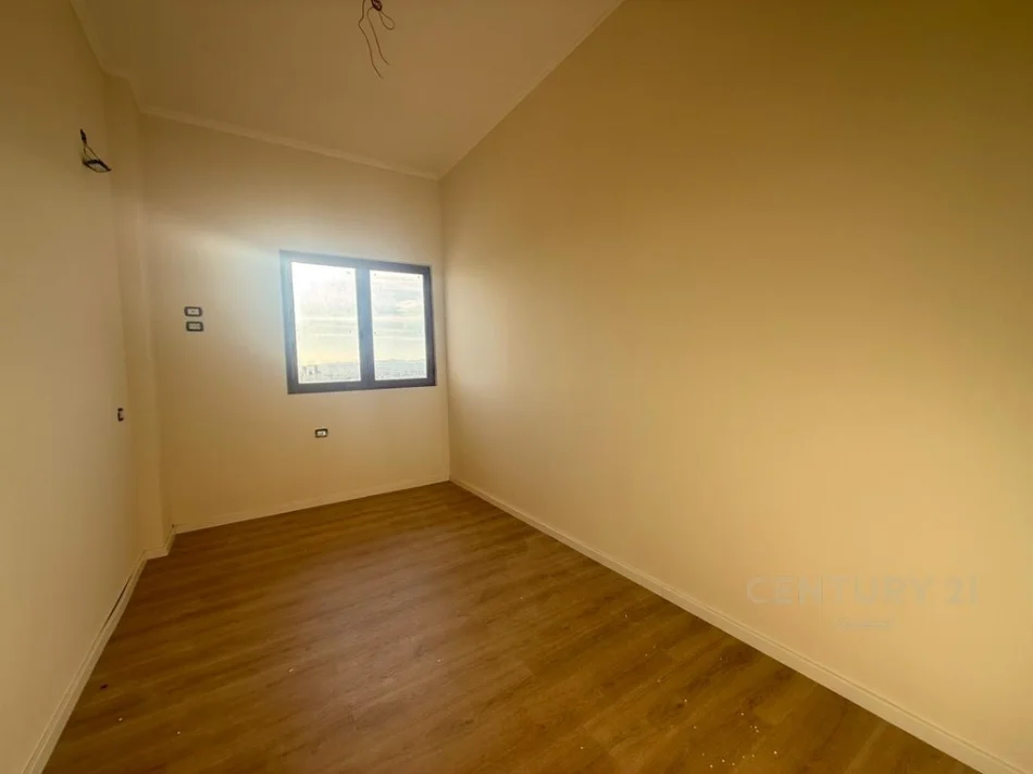 Tirane, shitet apartament 2+1+Ballkon Kati 1, 106 m² 127.200 € (fresk)