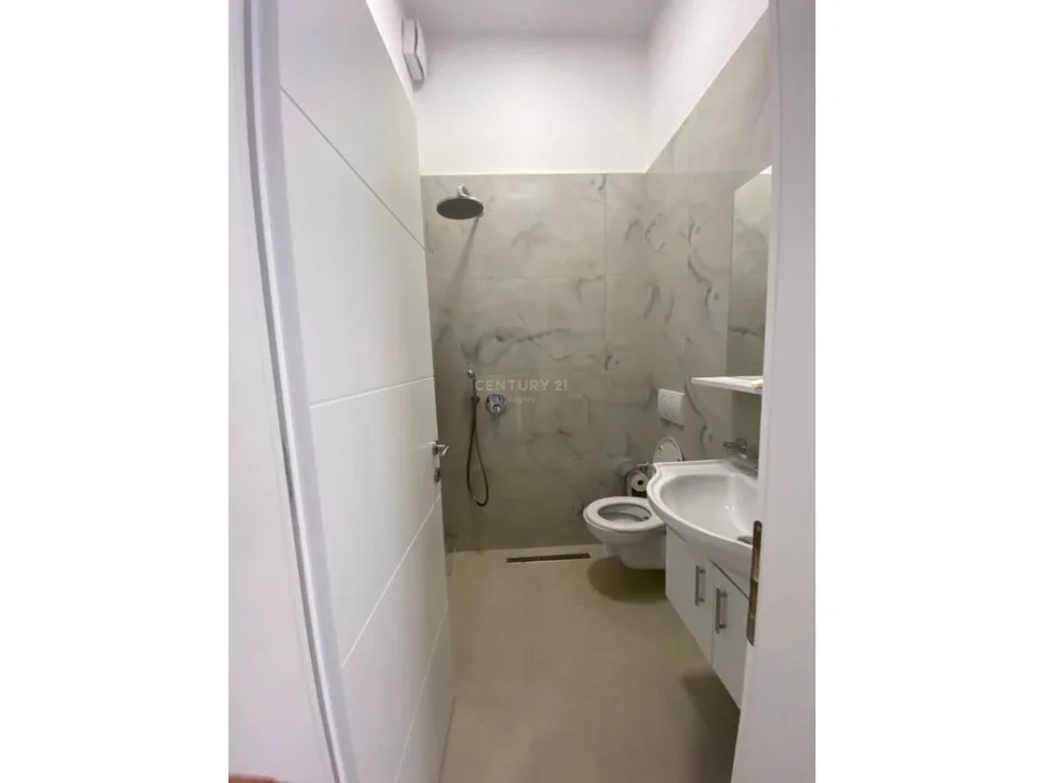 Tirane, jepet me qera apartament 1+1 Kati 1, 65 m² 400 € 