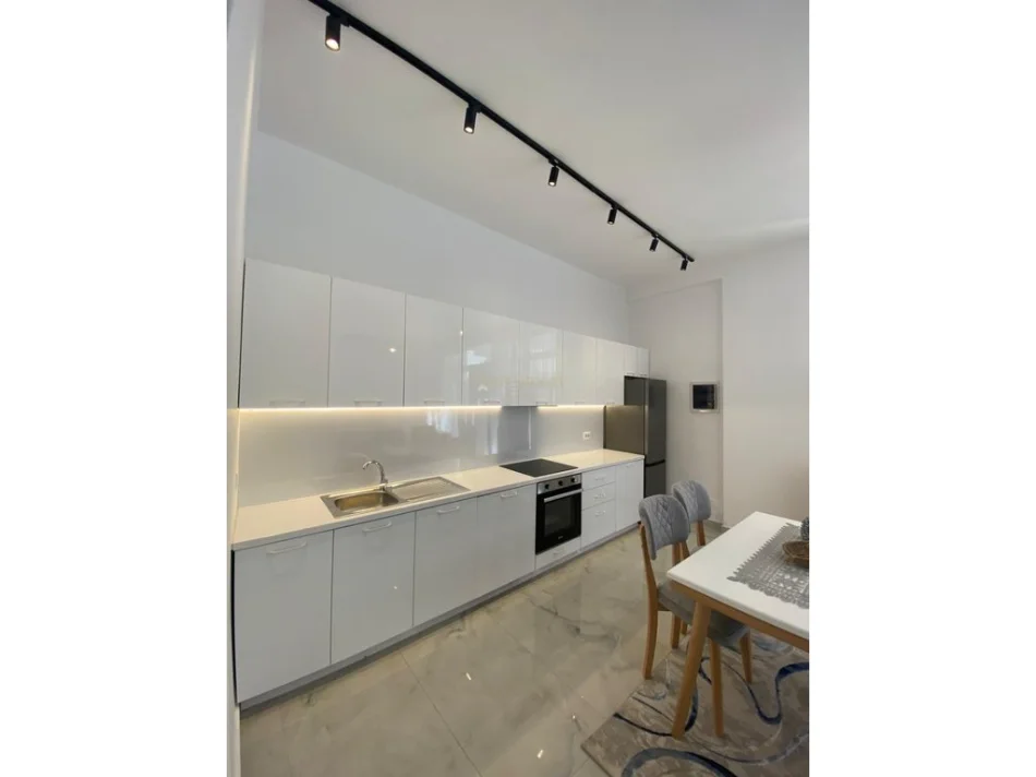 Tirane, jepet me qera apartament 1+1 Kati 1, 65 m² 400 € 