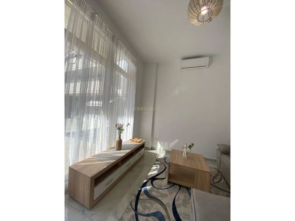 Tirane, jepet me qera apartament 1+1 Kati 1, 65 m² 400 € 