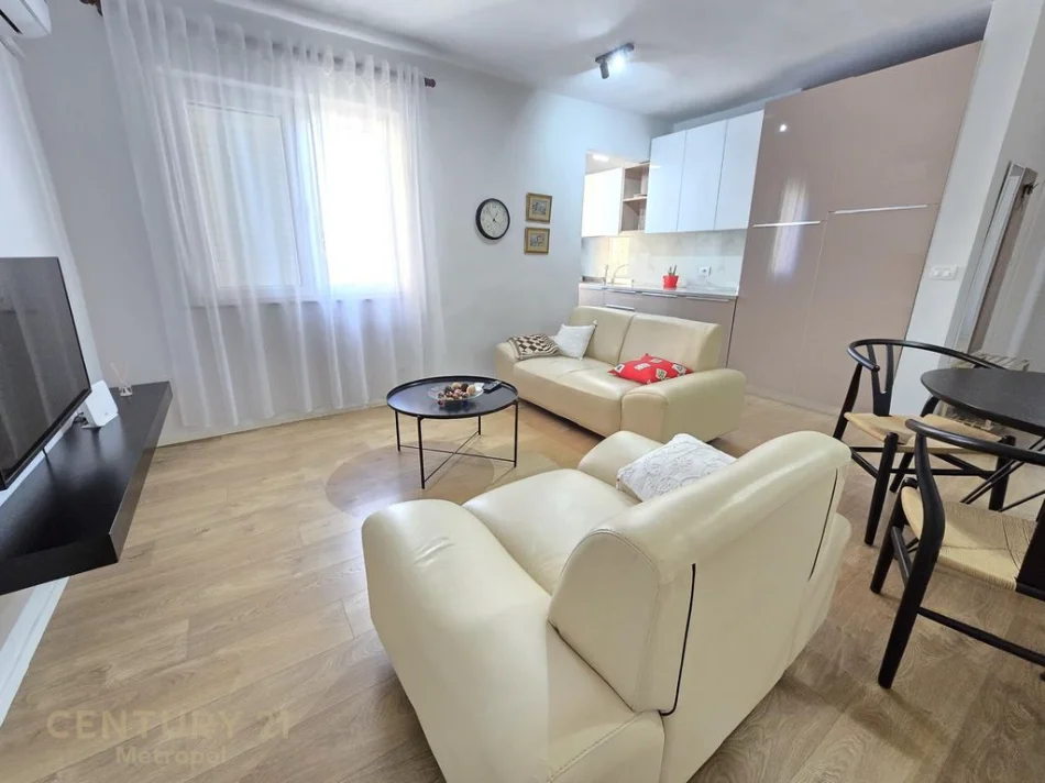 Tirane, jepet me qera apartament 1+1 Kati 5, 65 m² 600 € (shkolla e baletit)