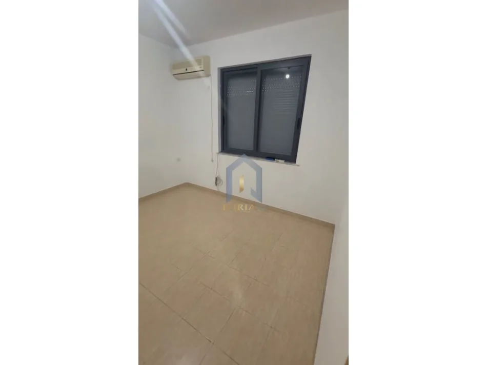 Tirane, shitet apartament 2+1+Ballkon Kati 1, 70 m² 160.000 € (Apartament 2+1 në shitje, tek Brryli)