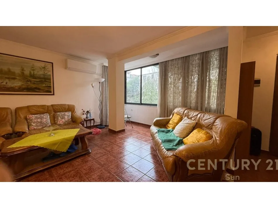 Tirane, shitet apartament 2+1 Kati 1, 100 m² 210.000 € (Zogu i Zi)