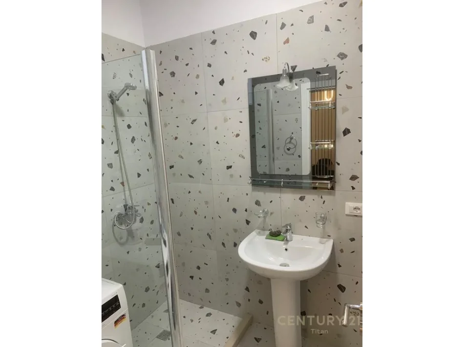 Tirane, jepet me qera apartament 1+1 , 60 m² 500 € 