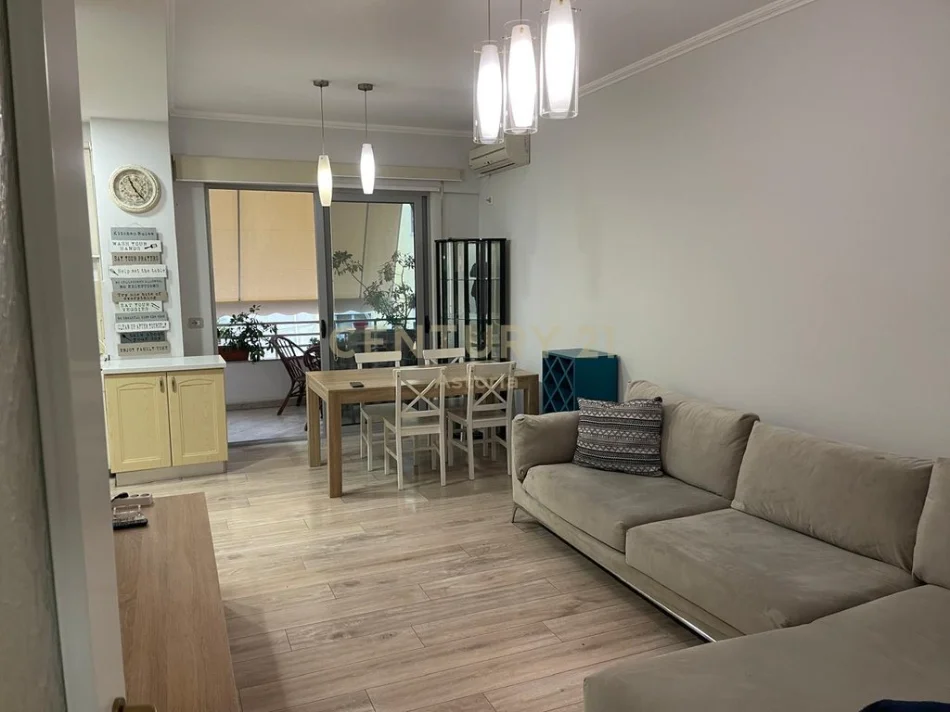 Tirane, shitet apartament 2+1+Ballkon Kati 4, 111 m² 