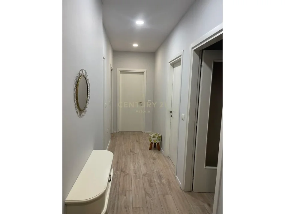 Tirane, shitet apartament 2+1+Ballkon Kati 4, 111 m² 