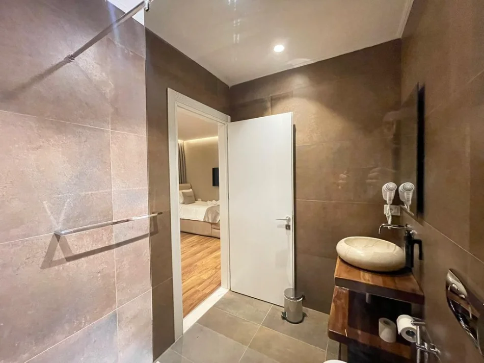 Tirane, shitet hotel Kati 4, 602 m² 1.500.000 € (Vlore)