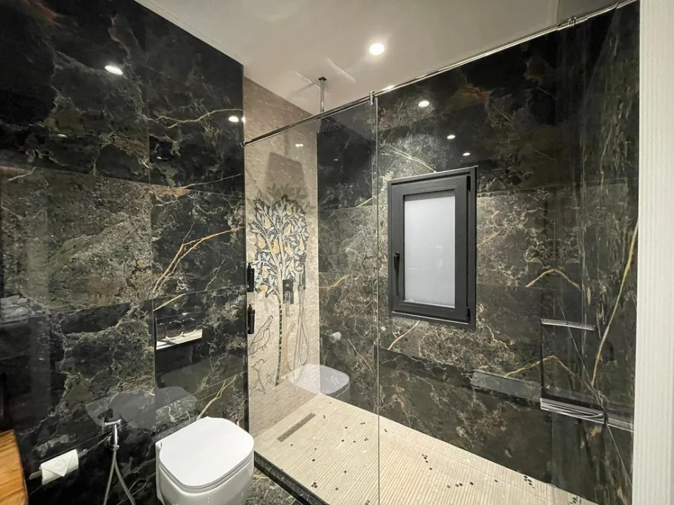 Tirane, shitet hotel Kati 4, 602 m² 1.500.000 € (Vlore)