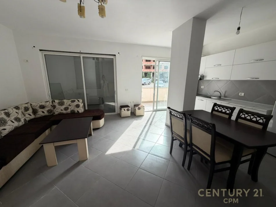 Tirane, shitet apartament 2+1+Ballkon Kati 1, 138 m² 180.000 € (Kopshti botanik)