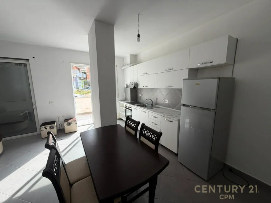 Tirane, shitet apartament 2+1+Ballkon Kati 1, 138 m² 180.000 € (Kopshti botanik)