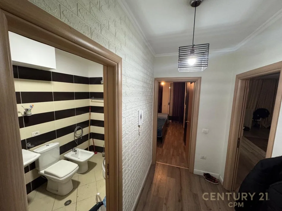 Tirane, shitet apartament 1+1 Kati 2, 92 m² 120.000 € (Fresku)