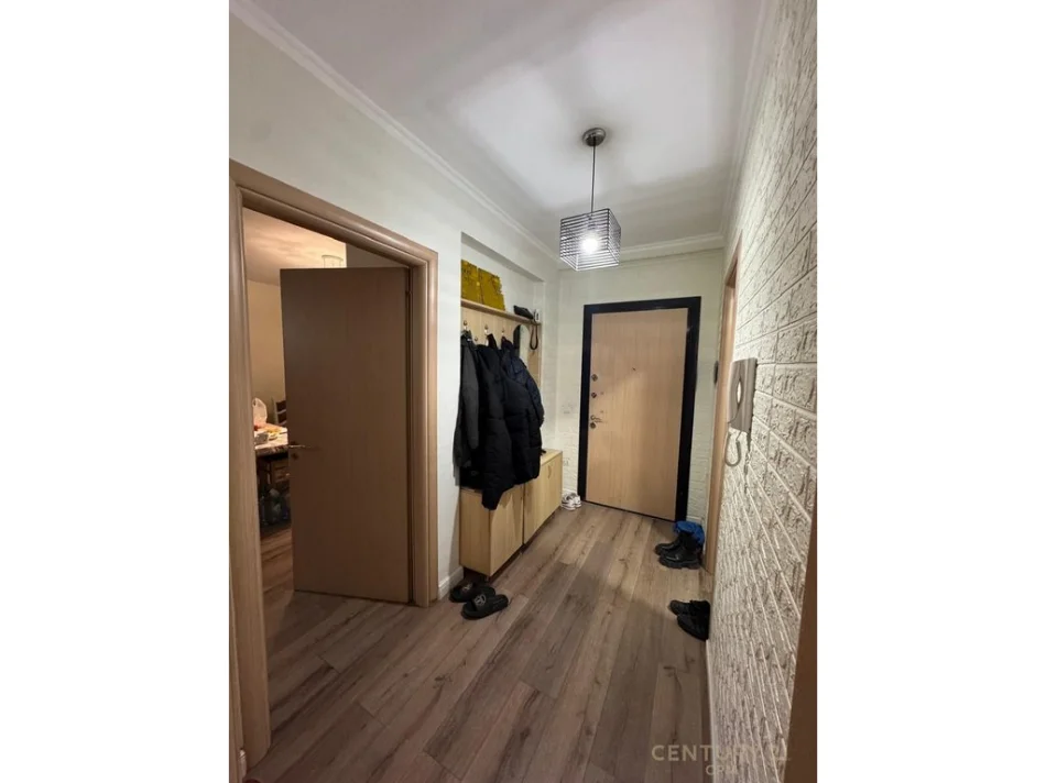 Tirane, shitet apartament 1+1 Kati 2, 92 m² 120.000 € (Fresku)