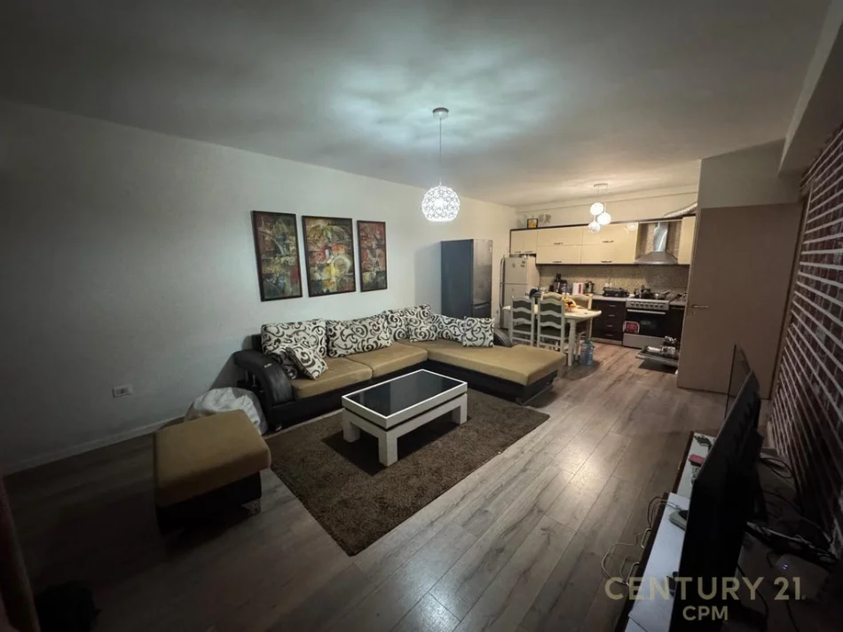 Tirane, shitet apartament 1+1 Kati 2, 92 m² 120.000 € (Fresku)