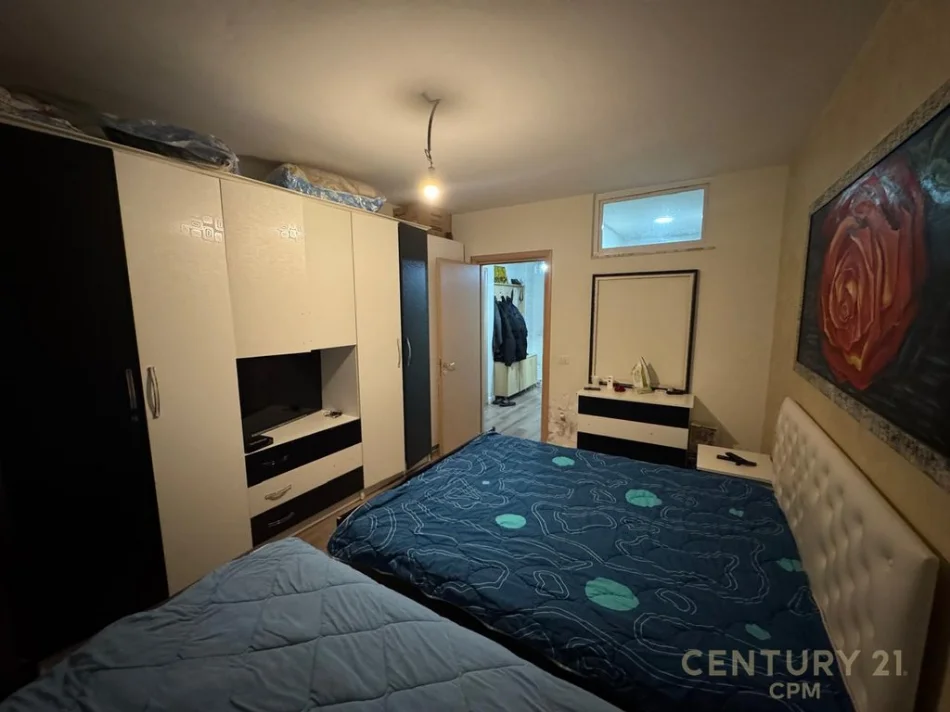 Tirane, shitet apartament 1+1 Kati 2, 92 m² 120.000 € (Fresku)