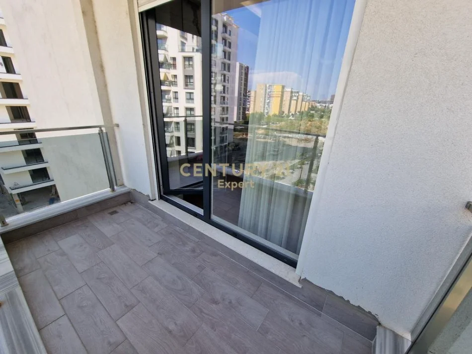 Tirane, jepet me qera apartament 3+1+Ballkon Kati 6, 136 m² 1.200 € (ish fusha aviacionit)