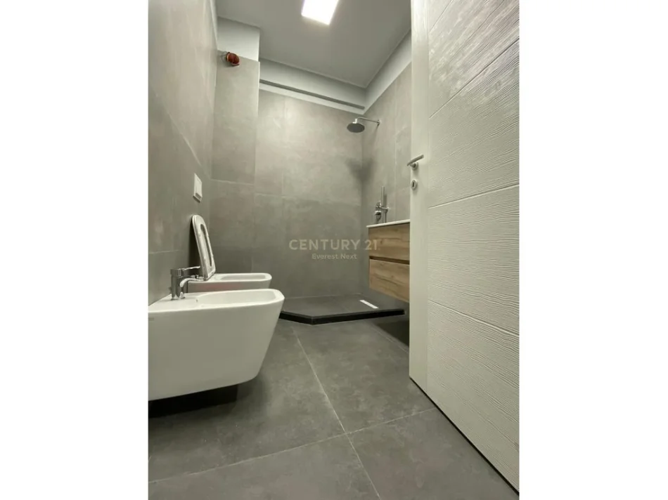 Tirane, shitet apartament 1+1 Kati 3, 64 m² 120.000 € (Oxhaku prane Karburant Eida) !!!!!