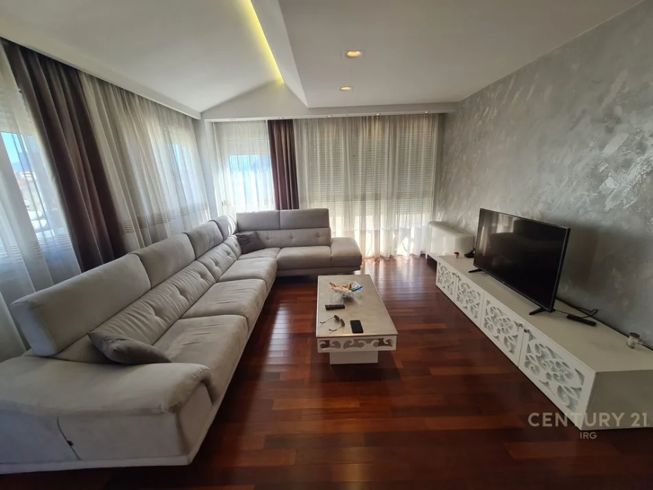 Tirane, shitet apartament 2+1 Kati 5, 110 m² 275.000 € (Rruga Naim Frasheri, prane Mozaikut te Tiranes)