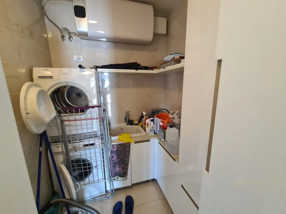 Shqiperi, shitet apartament 2+1 Kati 5, 110 m² 275.000 € (Rruga Kavajes)