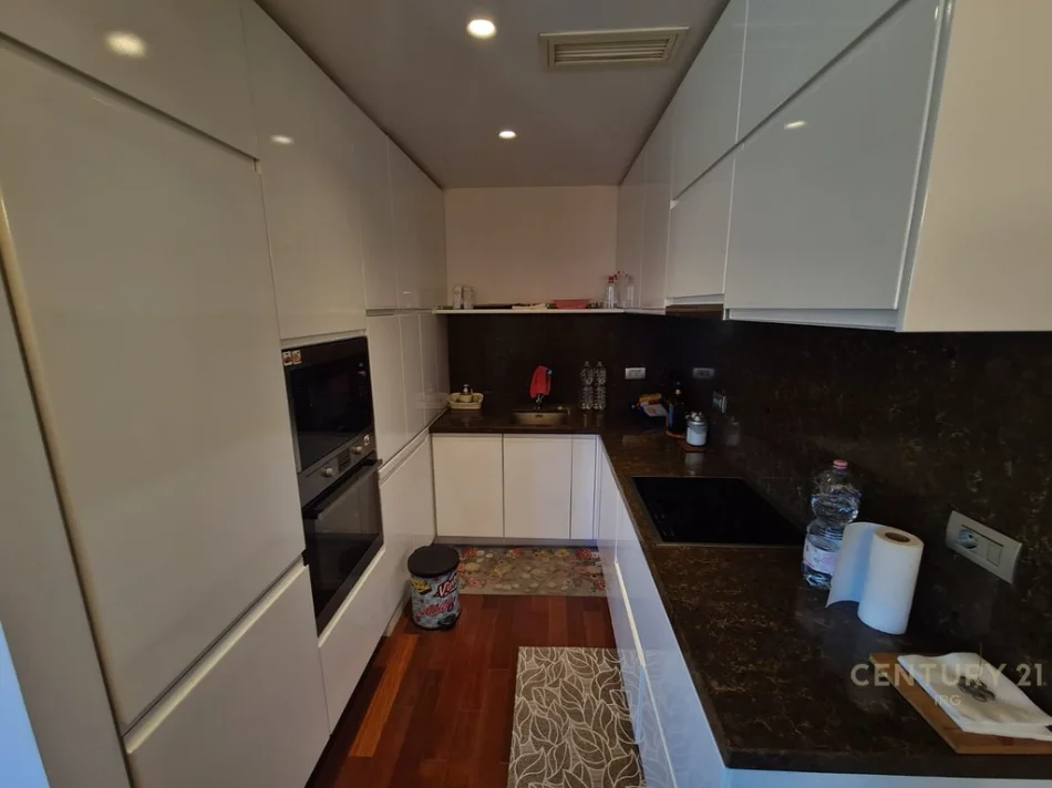 Tirane, shitet apartament 2+1 Kati 5, 110 m² 275.000 € (Rruga Naim Frasheri, prane Mozaikut te Tiranes)