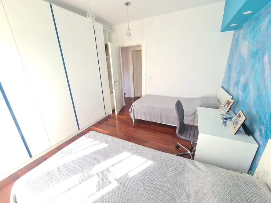 Shqiperi, shitet apartament 2+1 Kati 5, 110 m² 275.000 € (Rruga Kavajes)