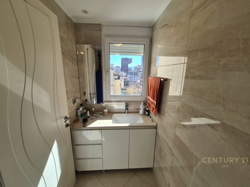 Tirane, shitet apartament 2+1 Kati 5, 110 m² 275.000 € (Rruga Naim Frasheri, prane Mozaikut te Tiranes)