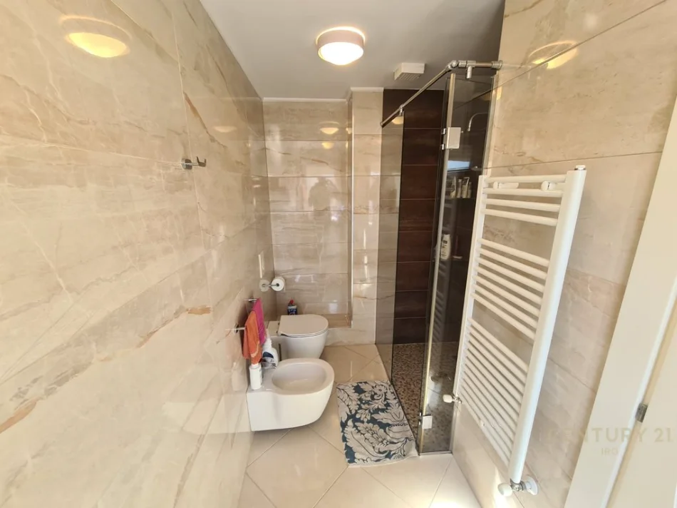 Tirane, shitet apartament 2+1 Kati 5, 110 m² 275.000 € (Rruga Naim Frasheri, prane Mozaikut te Tiranes)