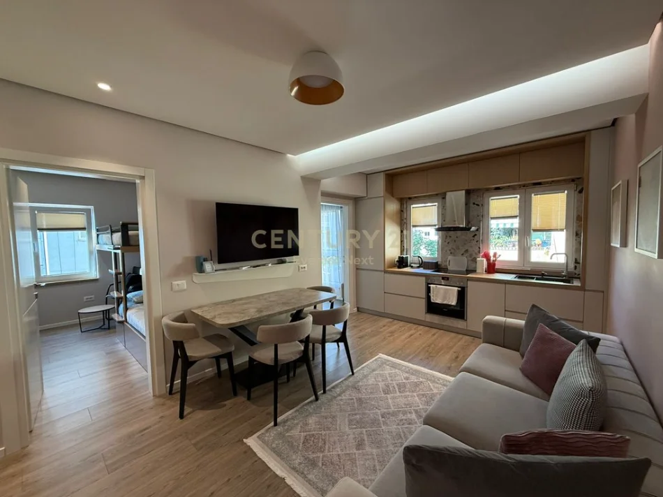 Tirane, jepet me qera apartament 2+1+Ballkon Kati 6, 60 m² 1.000 € 