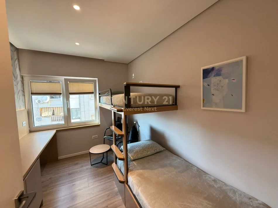 Tirane, jepet me qera apartament 2+1+Ballkon Kati 6, 60 m² 1.000 € 