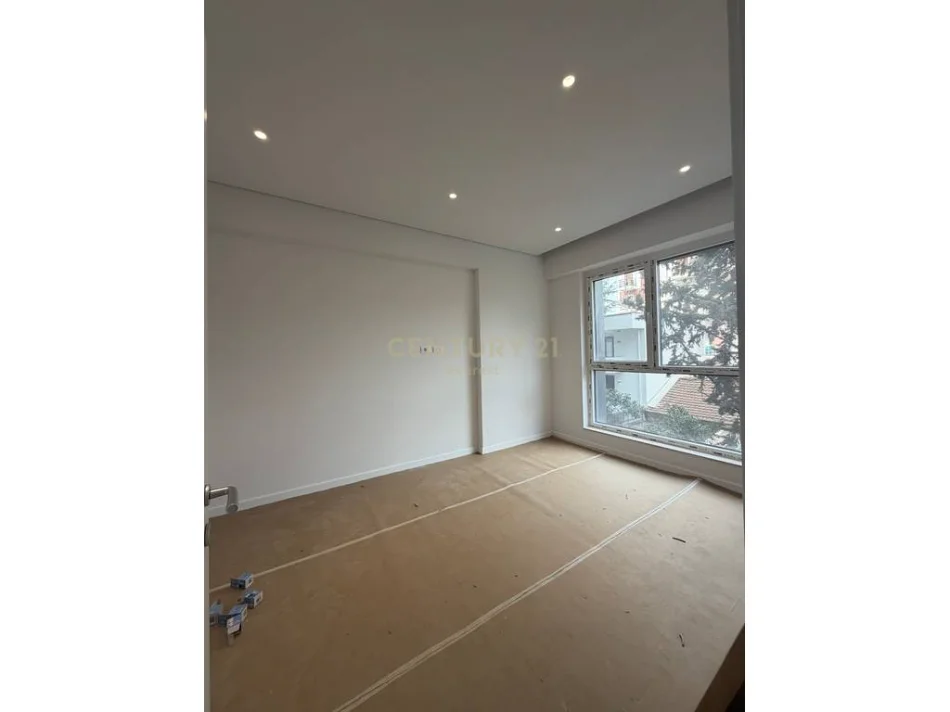 Shqiperi, shitet apartament 1+1 Kati 2, 61 m² 200.000 € (21 dhjetori)