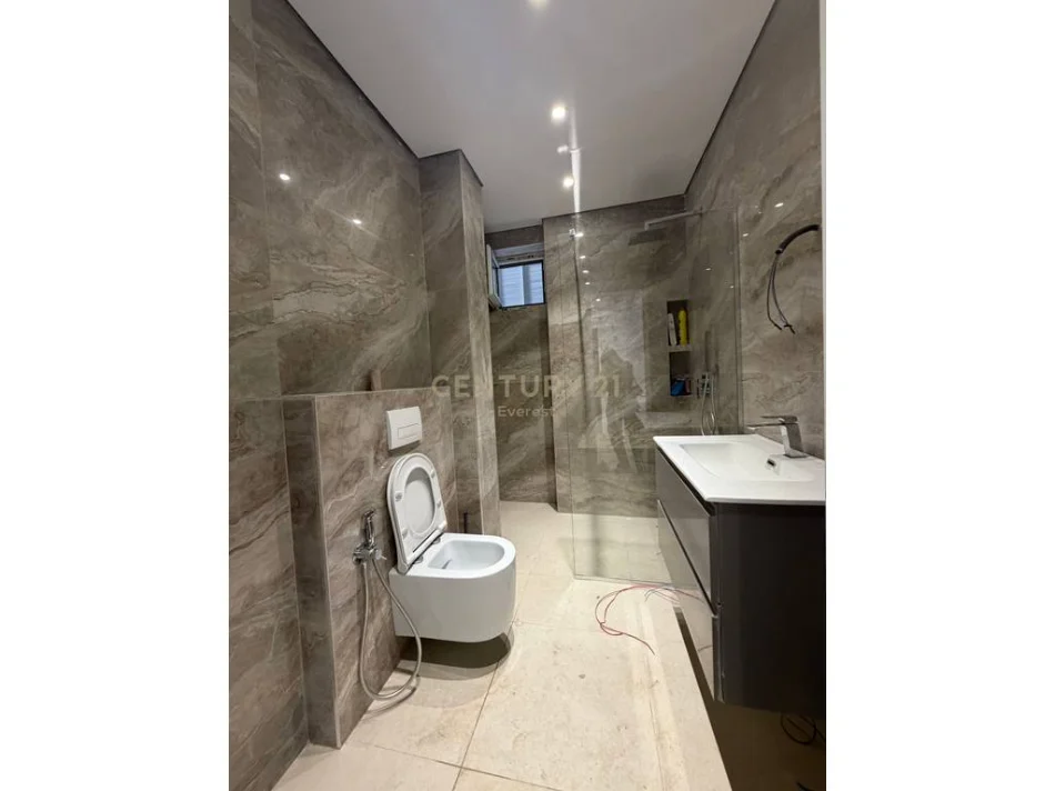 Shqiperi, shitet apartament 1+1 Kati 2, 61 m² 200.000 € (21 dhjetori)