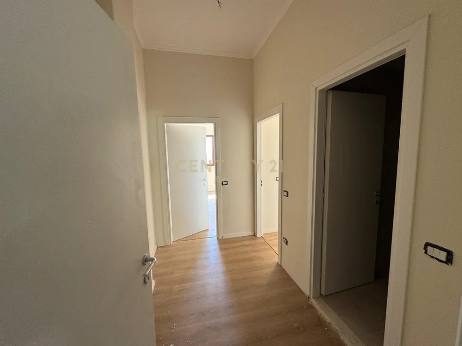 Tirane, shitet apartament 2+1 , 109 m² 136.500 € (Shkoze)