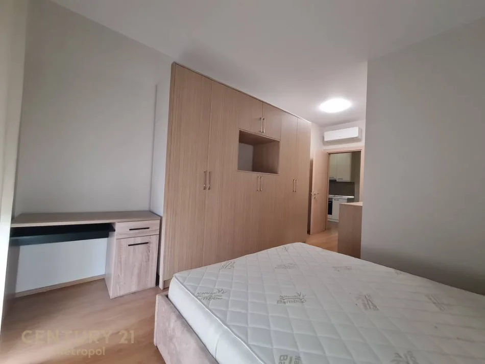 Tirane, jap me qera apartament 1+1 Kati 4, 65 m² 600 € (Rruga Muzaket)