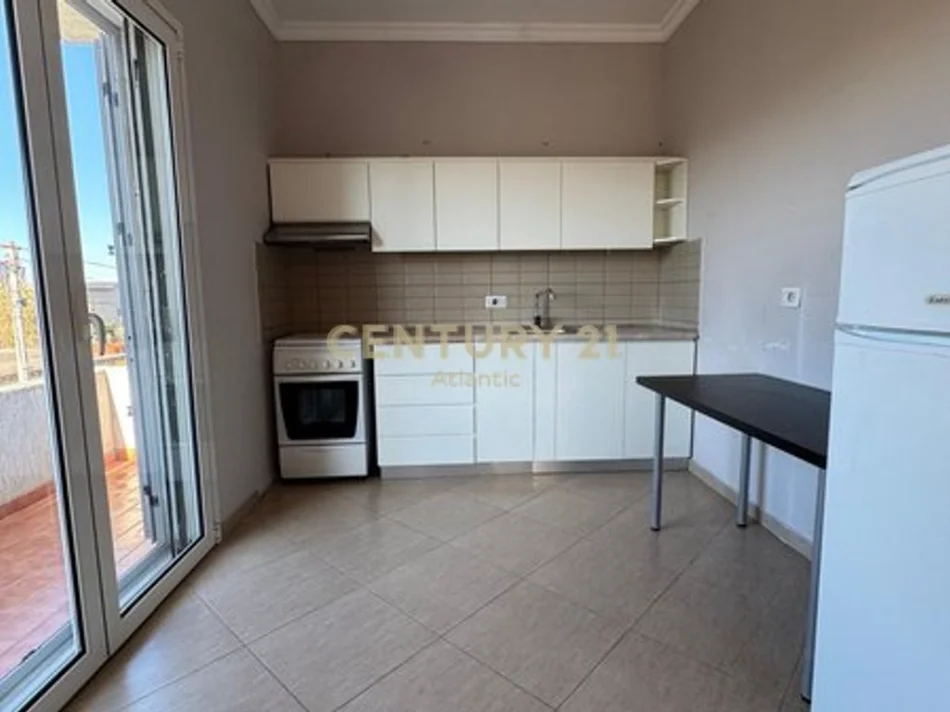 Durres, jepet me qera Vile 2 Katshe , 438 m² 450 € 