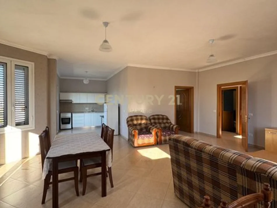 Durres, jepet me qera Vile 2 Katshe , 438 m² 450 € 