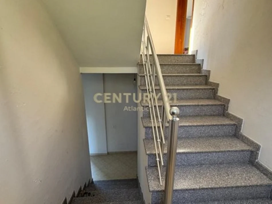 Durres, jepet me qera Vile 2 Katshe , 438 m² 450 € 